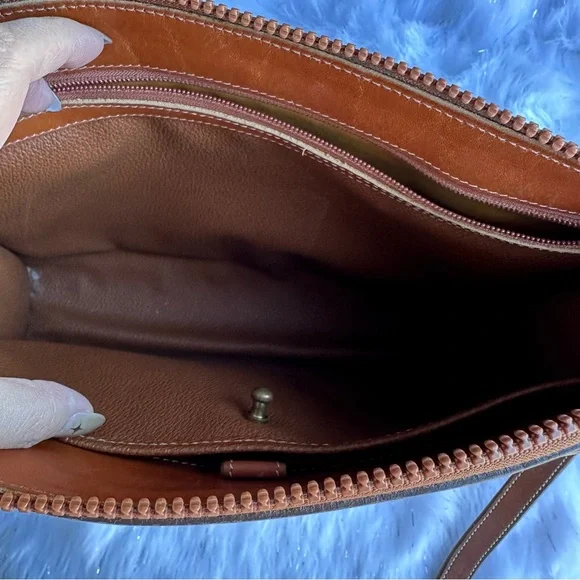 Dooney & Bourke Surrey Vintage Black and Tan Leather Crossbody Bag - Picture 7 of 8